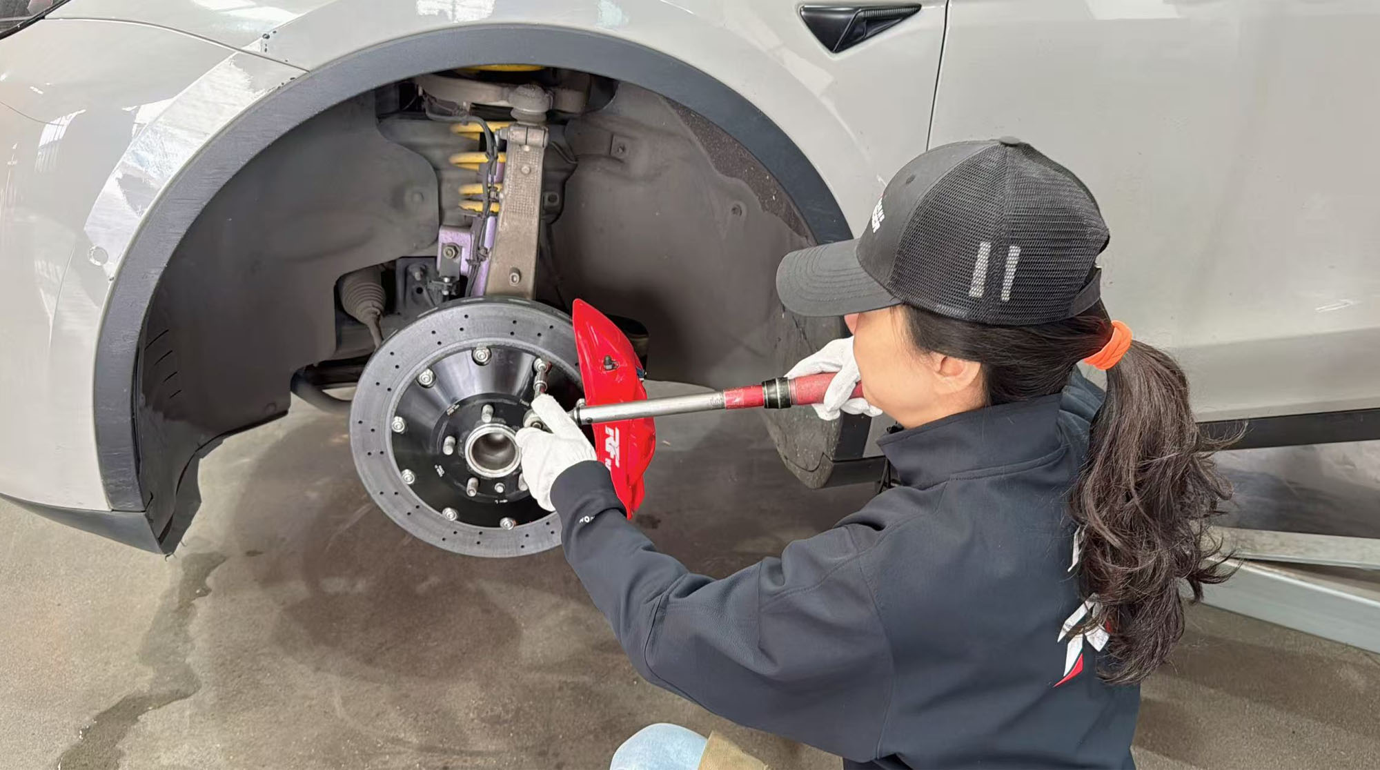model_Y_carbon_ceramic_brake_system_installation