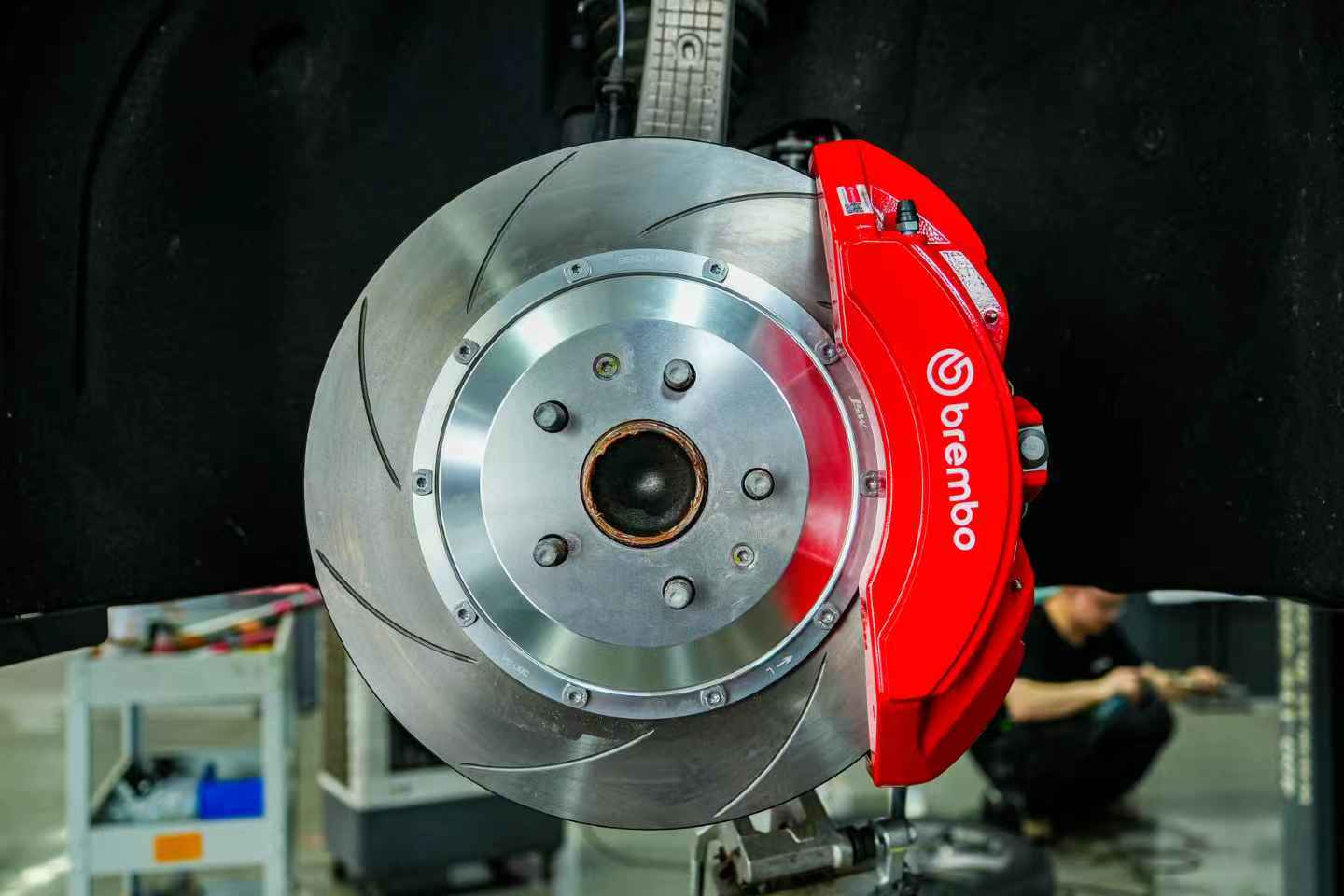 腾势N7刹车升级方案 | Brembo F042前轮六活塞卡钳匹配划线高碳盘 | 锐迪凡（RF RACER）