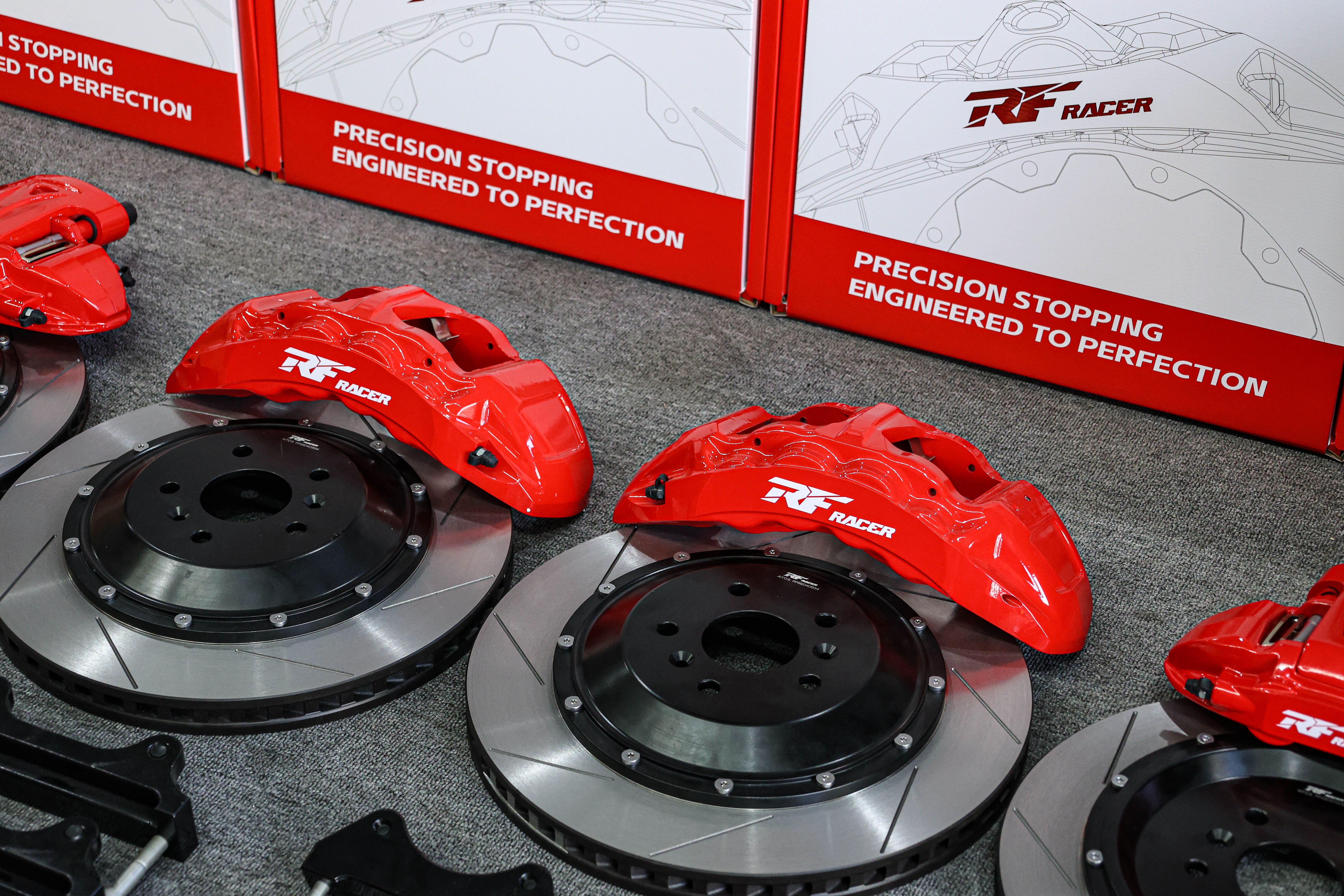问界M9刹车升级方案 | 前RF820八活塞后RF430机电四活塞 | 锐迪凡(RF RACER)