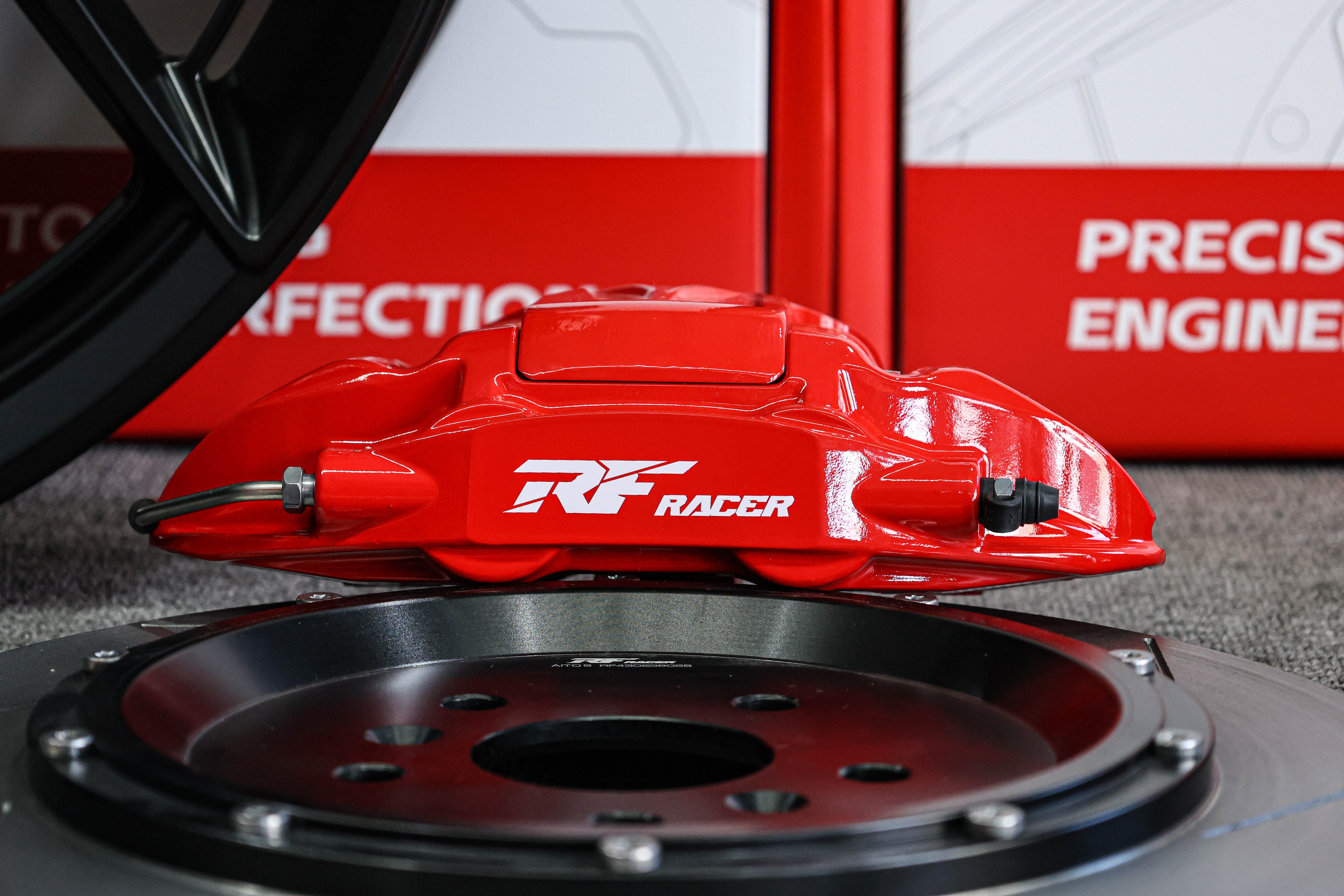 问界M9刹车升级方案 | 前RF820八活塞后RF430机电四活塞 | 锐迪凡(RF RACER)