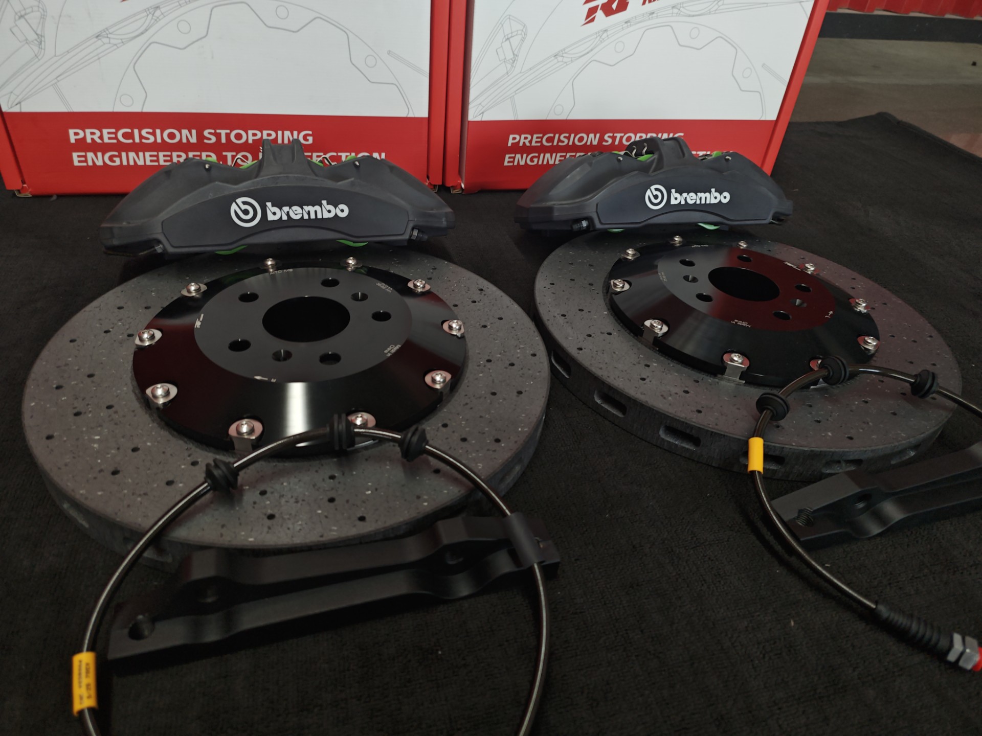 问界M9刹车改装升级 | Brembo GT350搭配锐迪凡RF碳陶盘套件 | 锐迪凡(RF RACER)