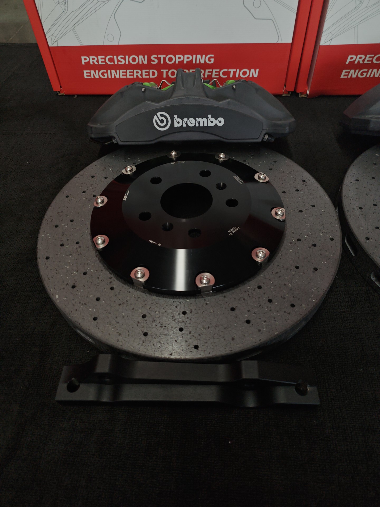 问界M9刹车改装升级 | Brembo GT350搭配锐迪凡RF碳陶盘套件 | 锐迪凡(RF RACER)