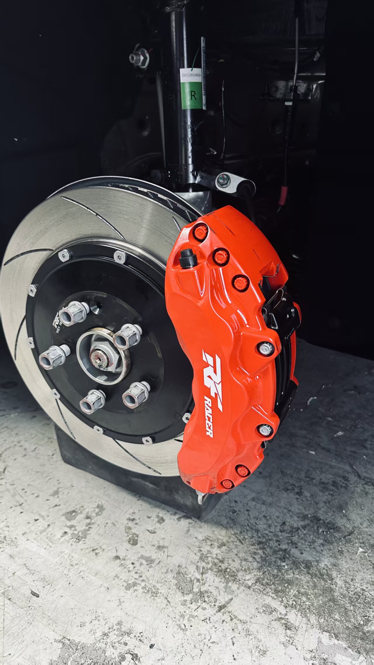 魏派WEY高山刹车升级 | RF610前轮六活塞免法兰方案 - 锐迪凡 RF RACER